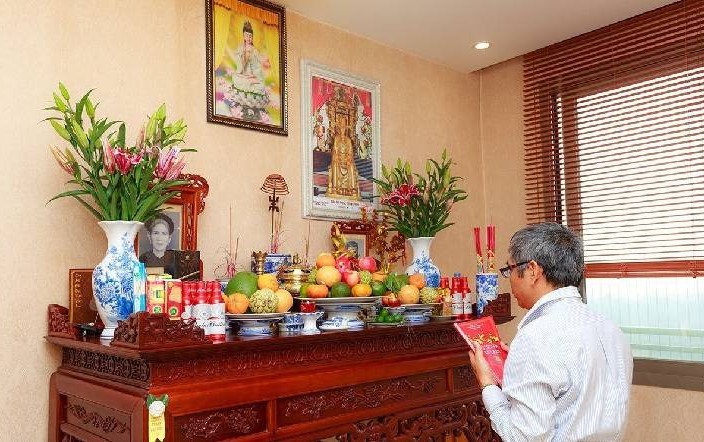 Bài văn khấn mùng 1 Tết mang ý nghĩa kết nối tâm linh, nhắc nhớ nguồn cội và bày tỏ sự tri ân với ông bà tổ tiên